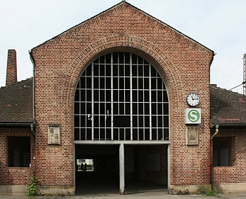 sanierungsbedürftiger Bahnhof